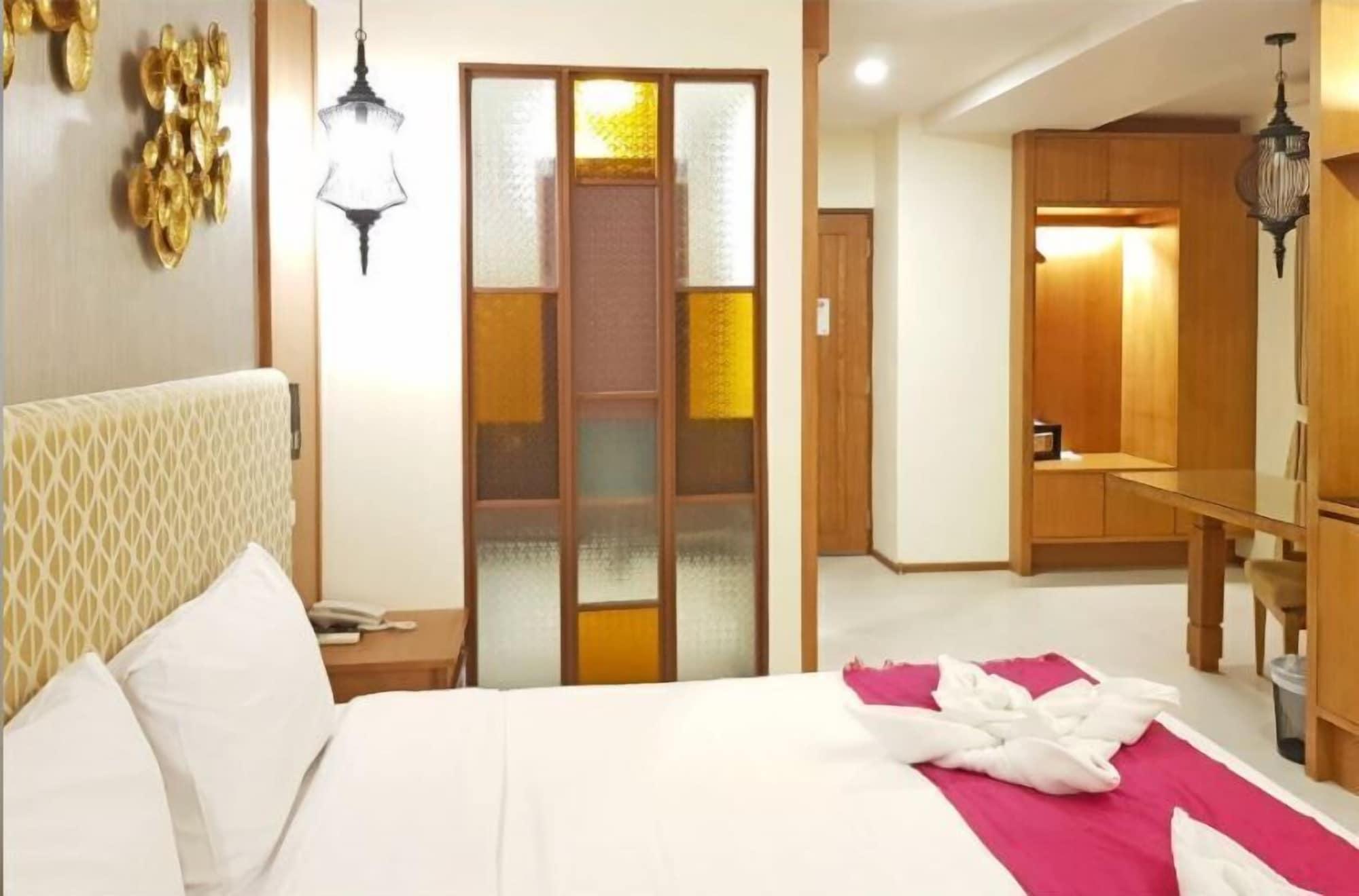 The Signature Hotel @ Thapae Chiang Mai Exterior photo